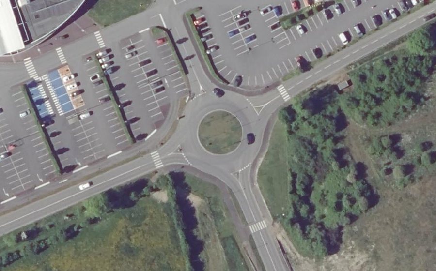 Vue aérienne du Rond-point anonyme n°147156944
