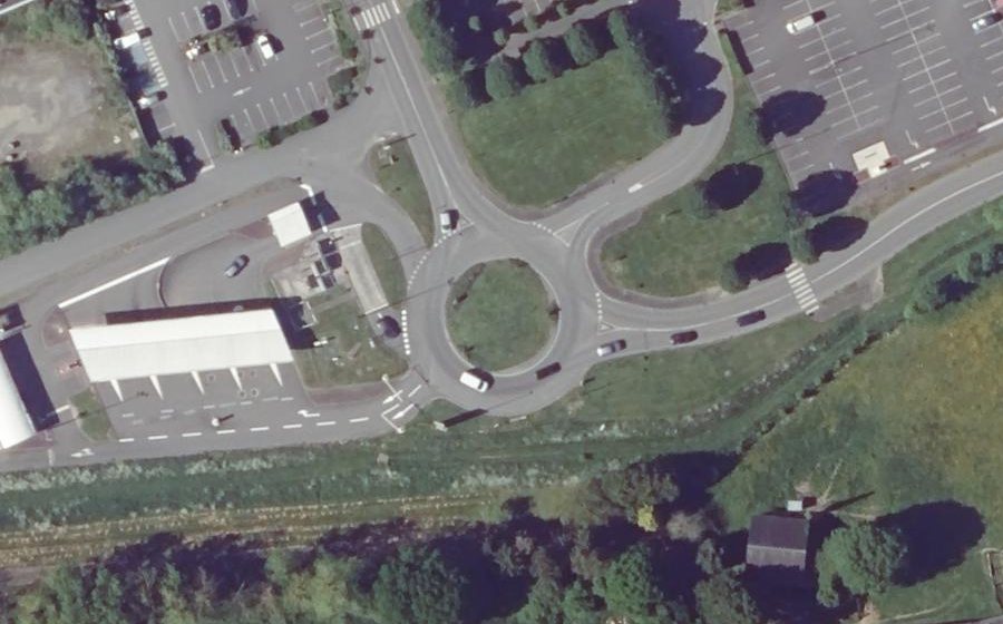 Vue aérienne du Rond-point anonyme n°147156945