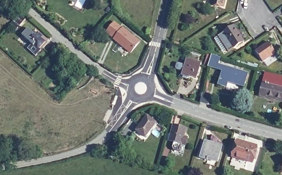 Vue aérienne du Rond-point anonyme n°1471803425
