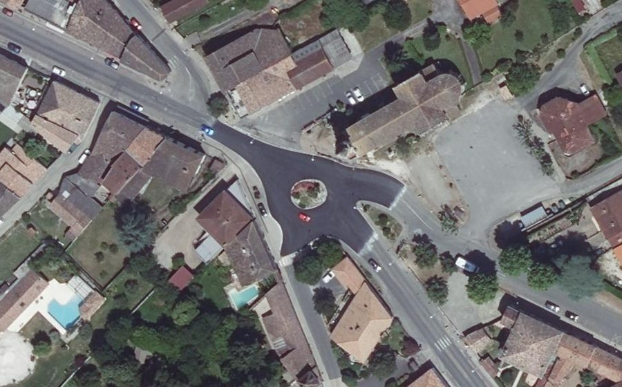 Vue aérienne du Rond-point anonyme n°147186449