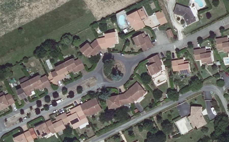 Vue aérienne du Rond-point anonyme n°147186471