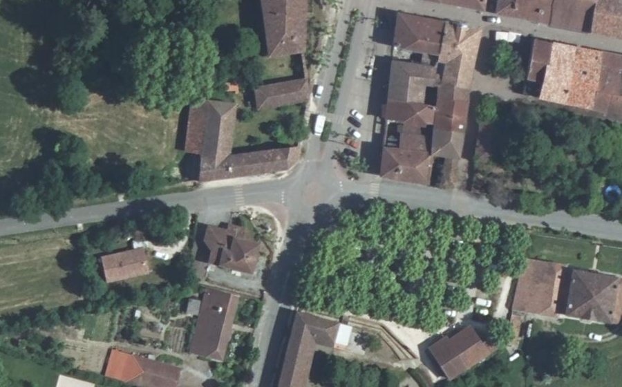 Vue aérienne du Rond-point anonyme n°147205031