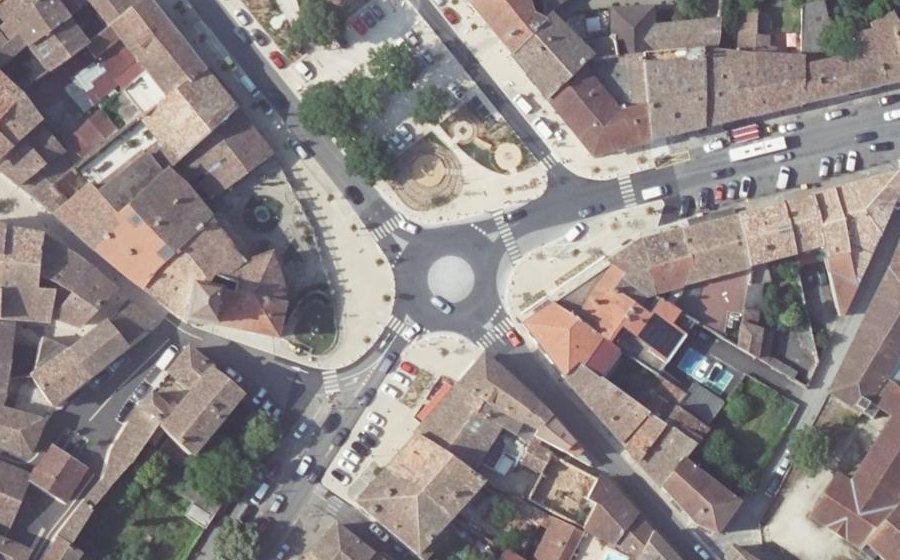 Vue aérienne du Rond-point anonyme n°1472464858