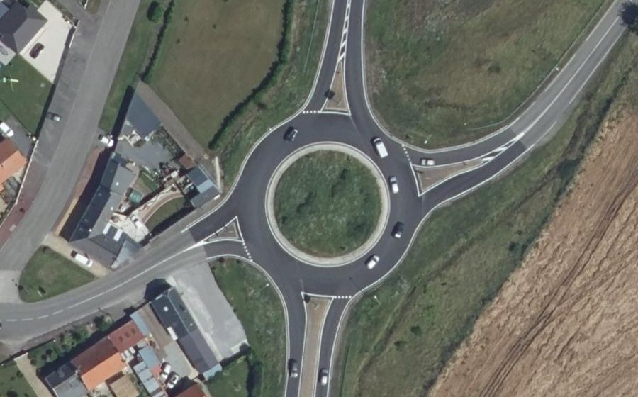 Vue aérienne du Rond-point anonyme n°147247387