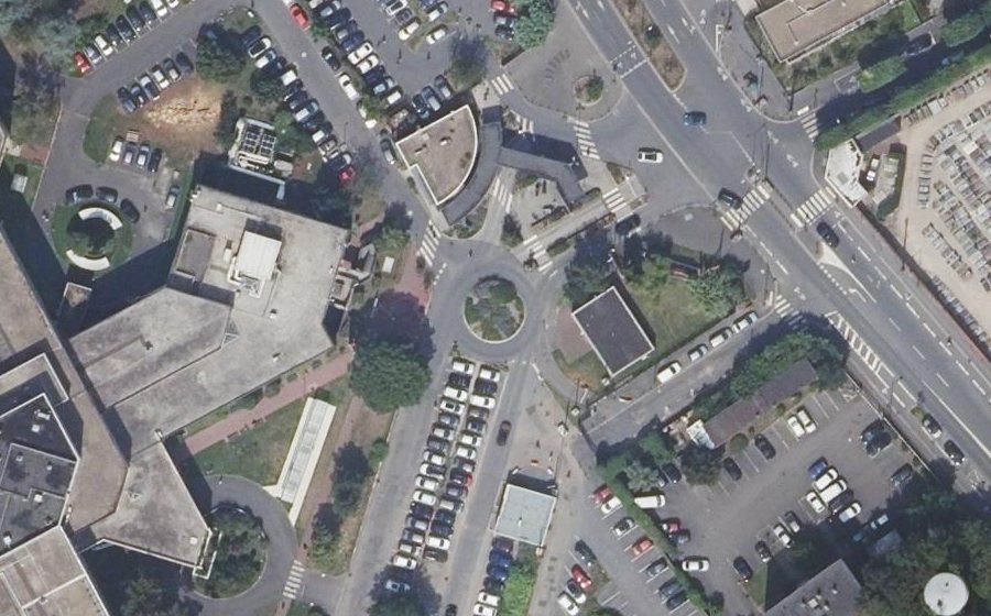 Vue aérienne du Rond-point anonyme n°147248960
