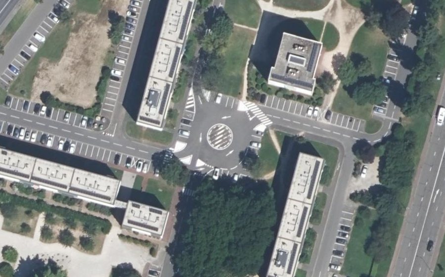 Vue aérienne du Rond-point anonyme n°147260187