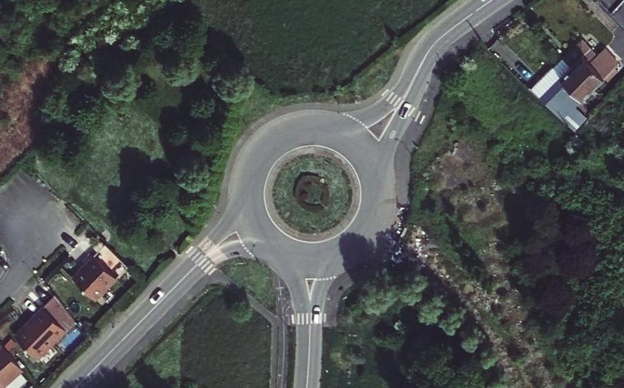 Vue aérienne du Rond-point anonyme n°147260547