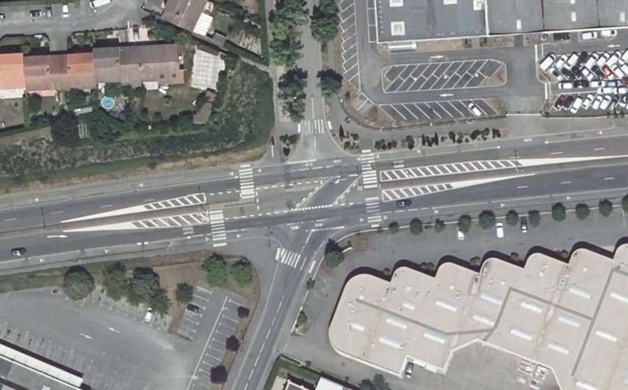 Vue aérienne du Rond-point anonyme n°1472671232