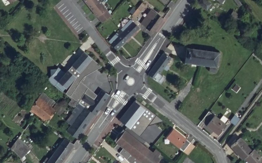 Vue aérienne du Rond-point anonyme n°147267926
