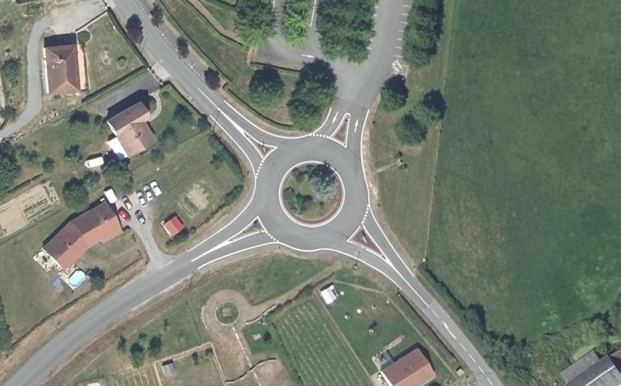 Vue aérienne du Rond-point anonyme n°147271163