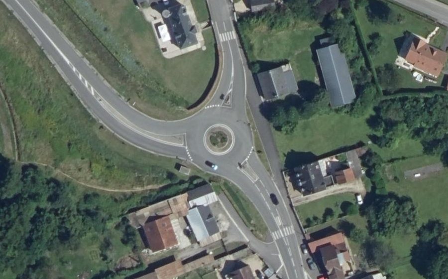 Vue aérienne du Rond-point anonyme n°147283127