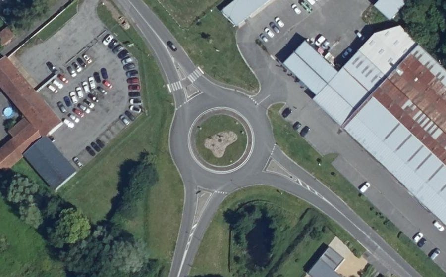 Vue aérienne du Rond-point anonyme n°147283157