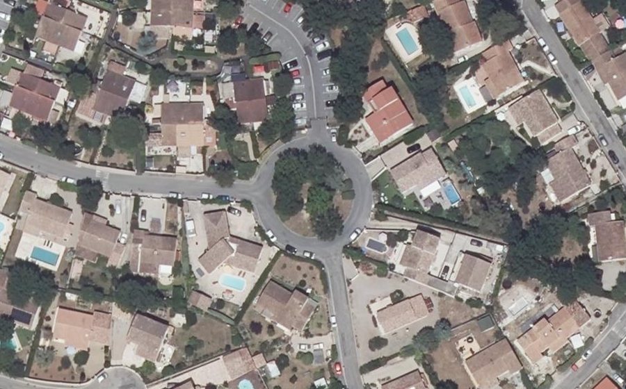 Vue aérienne du Rond-point anonyme n°147368676