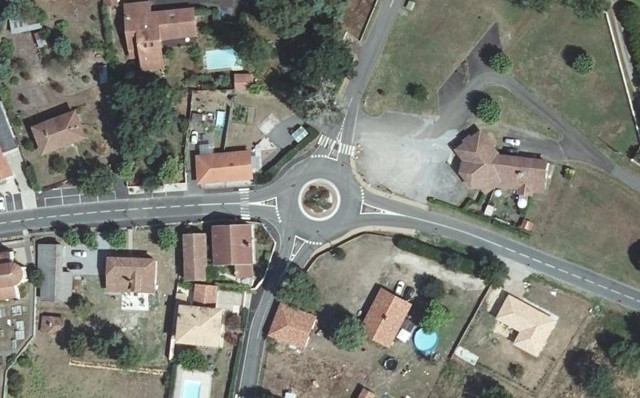 Vue aérienne du Rond-Point Michel Roquebert