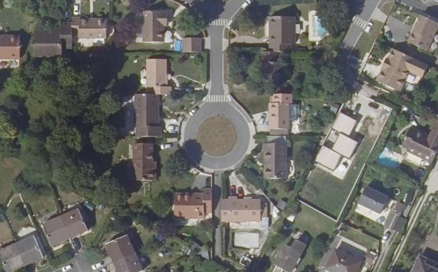 Vue aérienne du Rond-point anonyme n°147428929