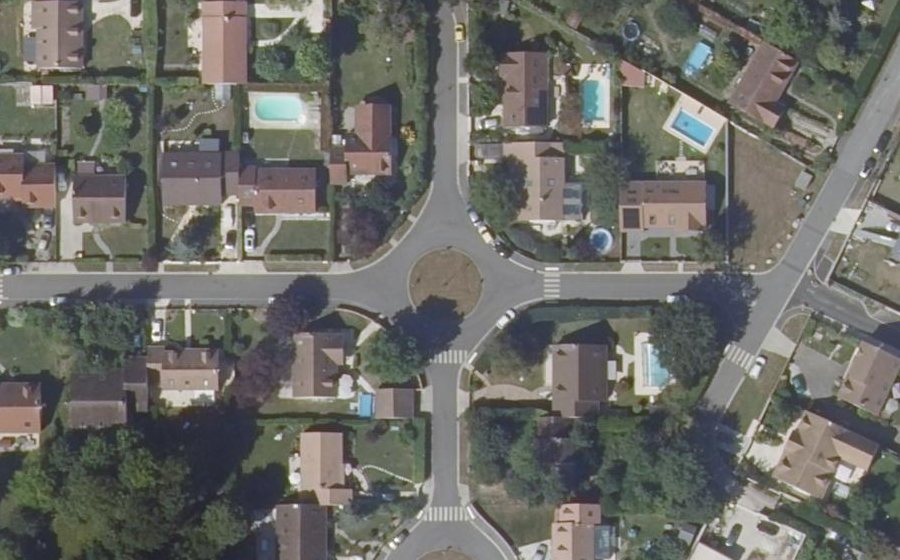Vue aérienne du Rond-point anonyme n°147428941