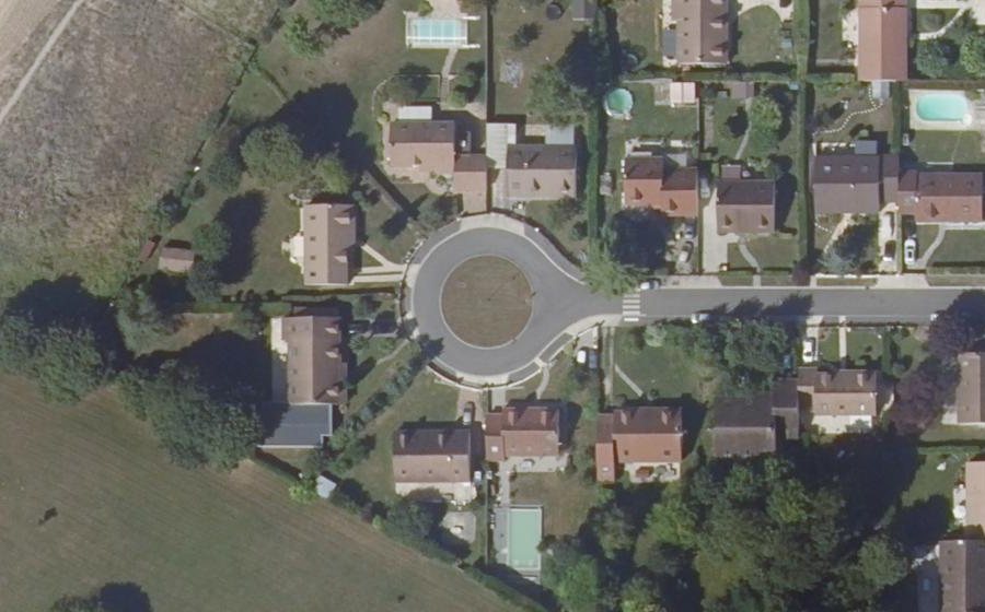 Vue aérienne du Rond-point anonyme n°147428948