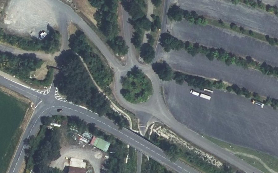 Vue aérienne du Rond-point anonyme n°147430571
