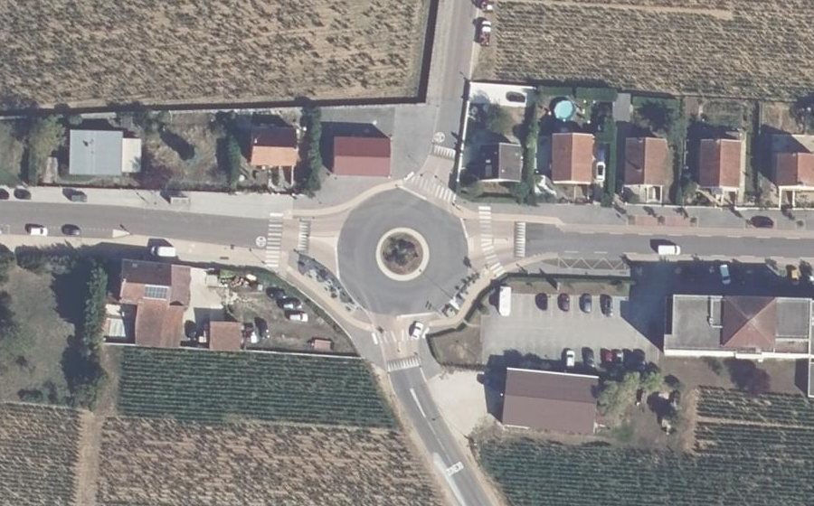 Vue aérienne du Rond-point anonyme n°147465989