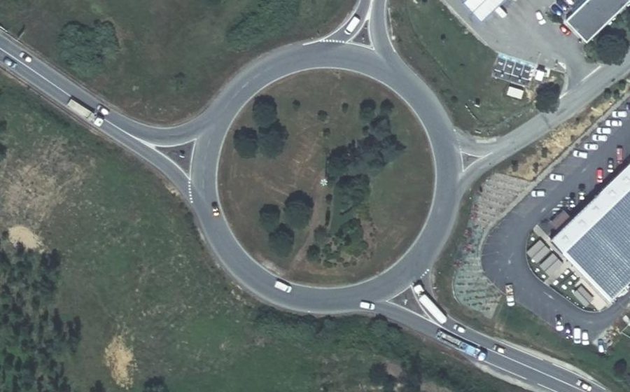 Vue aérienne du Rond-point anonyme n°147476091