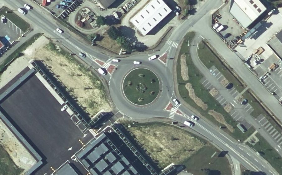 Vue aérienne du Rond-point anonyme n°147476664