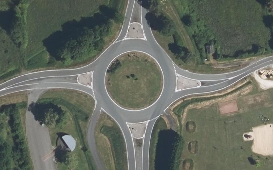 Vue aérienne du Rond-point anonyme n°147480409