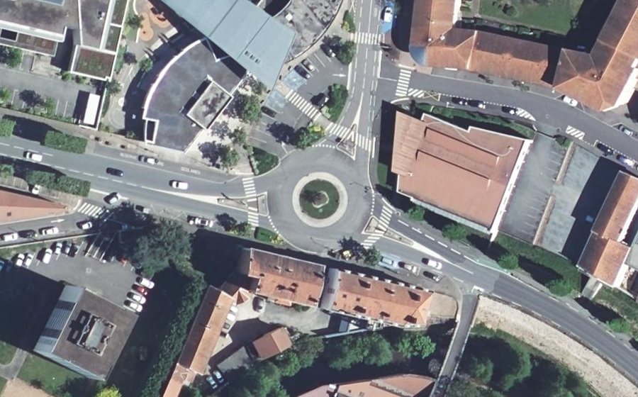 Vue aérienne du Rond-point anonyme n°147487977