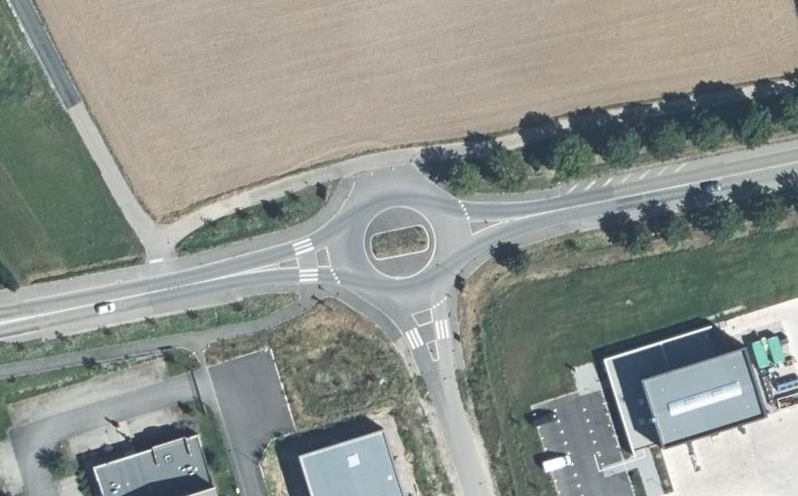 Vue aérienne du Rond-point anonyme n°1475064258