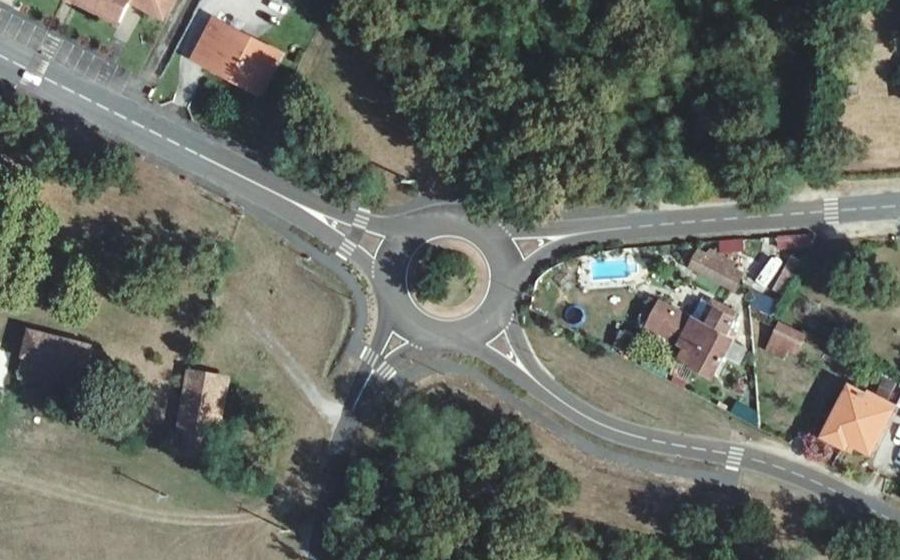 Vue aérienne du Rond-point anonyme n°147507674