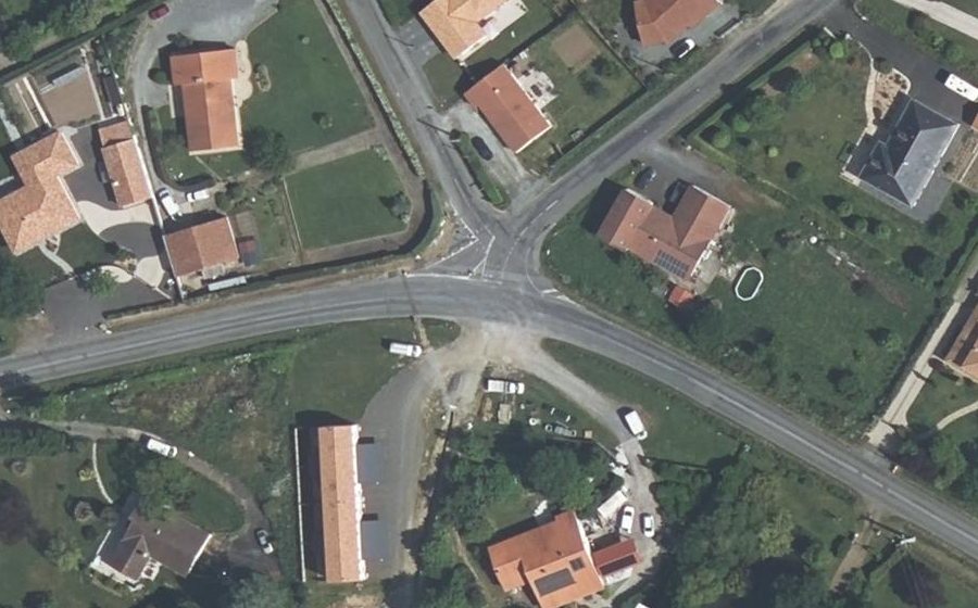 Vue aérienne du Rond-point anonyme n°1475578211