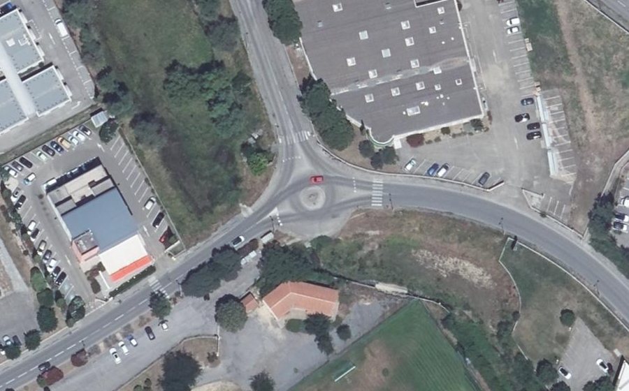 Vue aérienne du Rond-point anonyme n°147580465