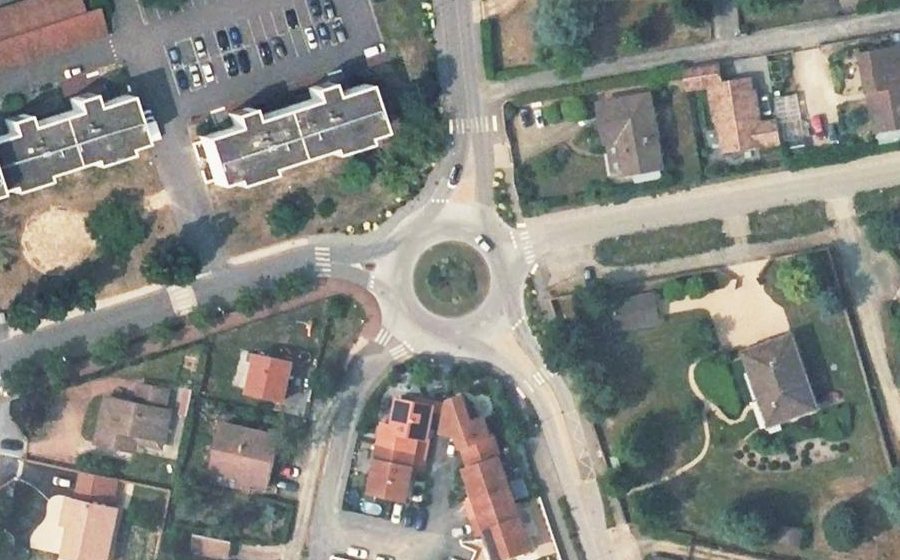 Vue aérienne du Rond-point anonyme n°147586960