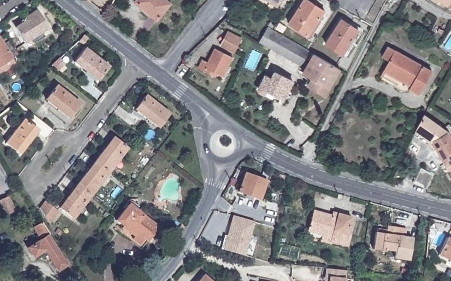 Vue aérienne du Rond-point anonyme n°147588609
