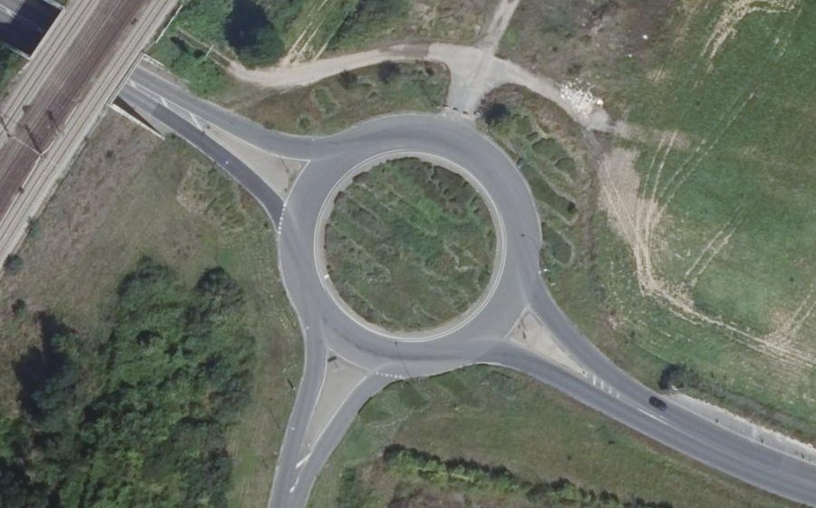 Vue aérienne du Rond-point anonyme n°147616386