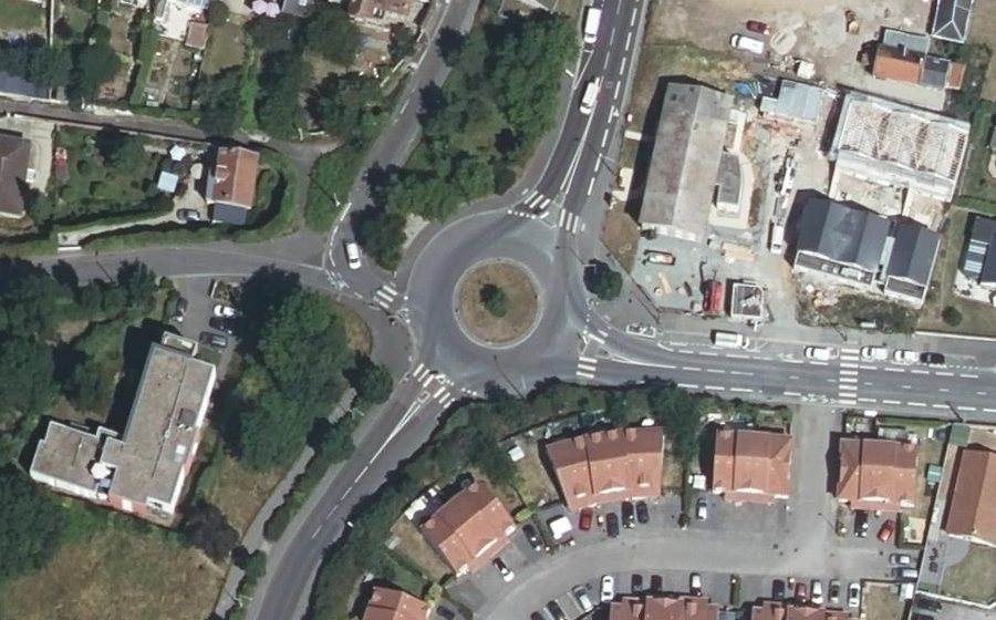 Vue aérienne du Rond-point anonyme n°1476259826