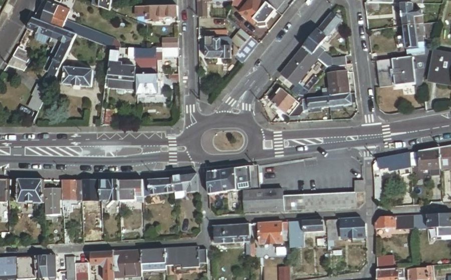 Vue aérienne du Rond-point anonyme n°1476286337