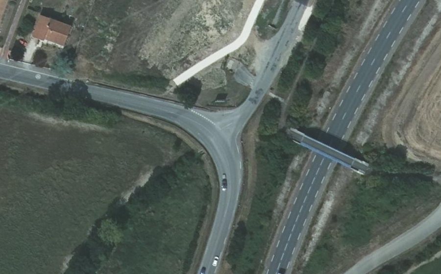 Vue aérienne du Rond-point anonyme n°1476564888