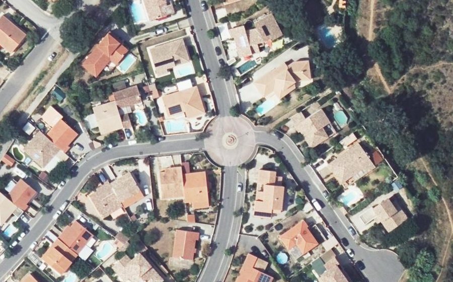 Vue aérienne du Rond-point anonyme n°147671458