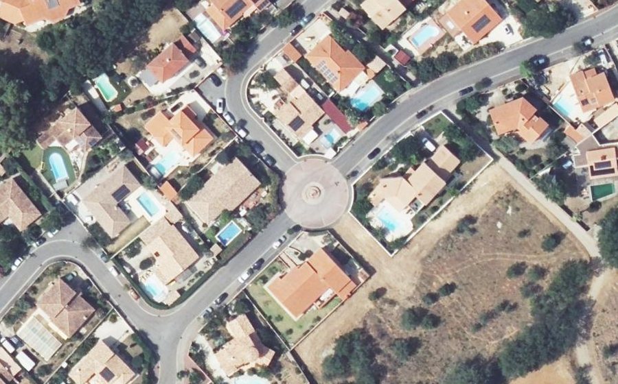 Vue aérienne du Rond-point anonyme n°147671461