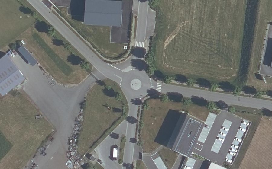 Vue aérienne du Rond-point anonyme n°1476763041