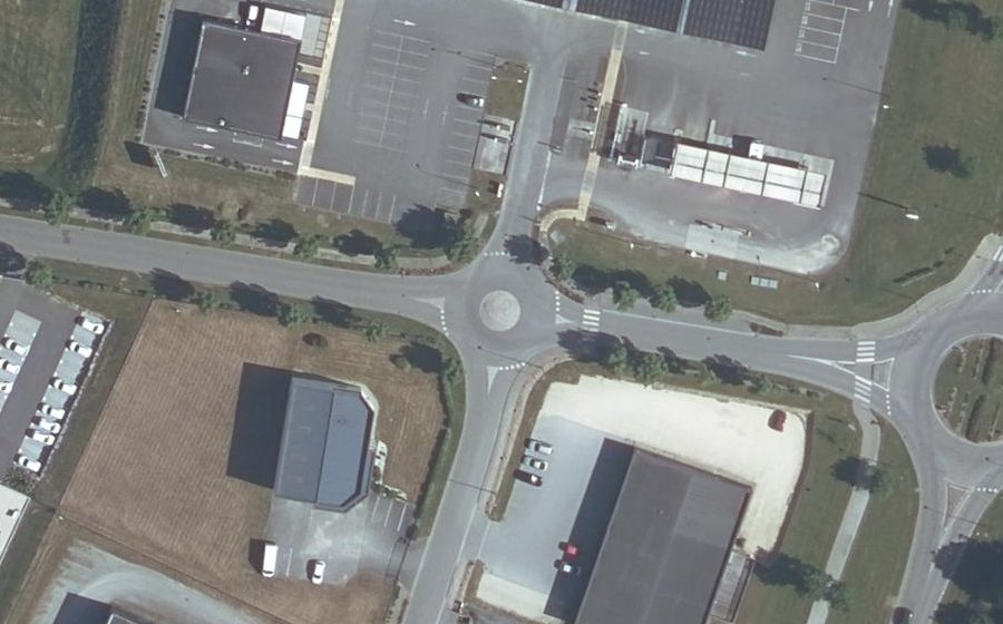 Vue aérienne du Rond-point anonyme n°1476763044