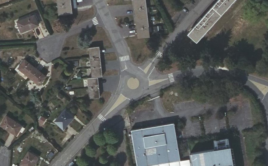 Vue aérienne du Rond-point anonyme n°1476785637