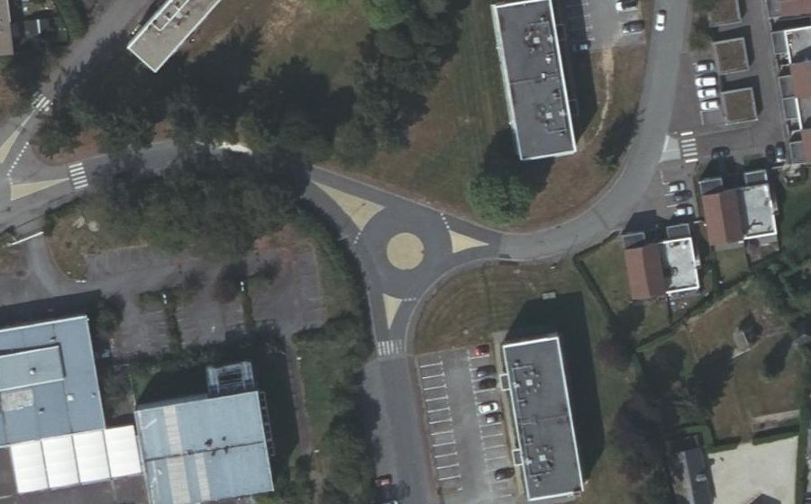 Vue aérienne du Rond-point anonyme n°1476785639