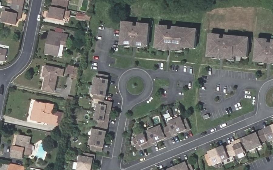 Vue aérienne du Rond-point anonyme n°147698287
