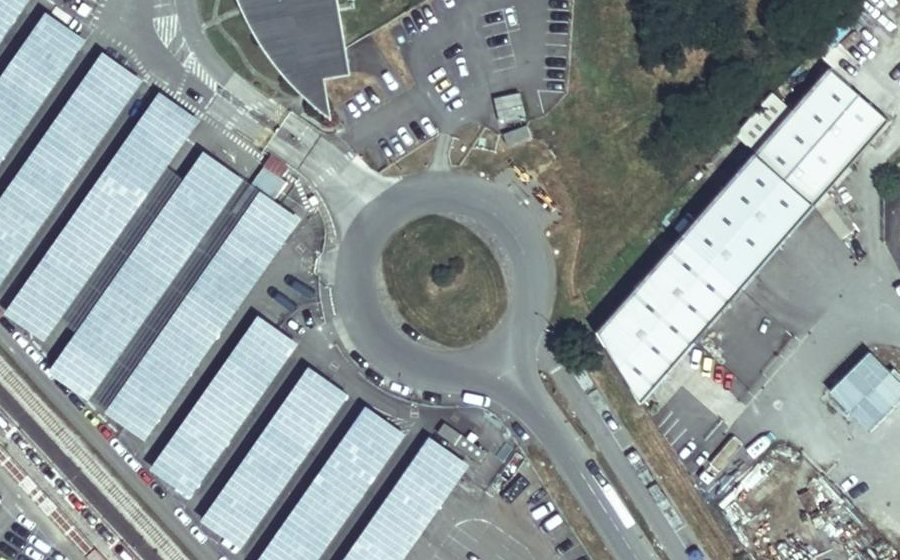 Vue aérienne du Rond-point anonyme n°147703734
