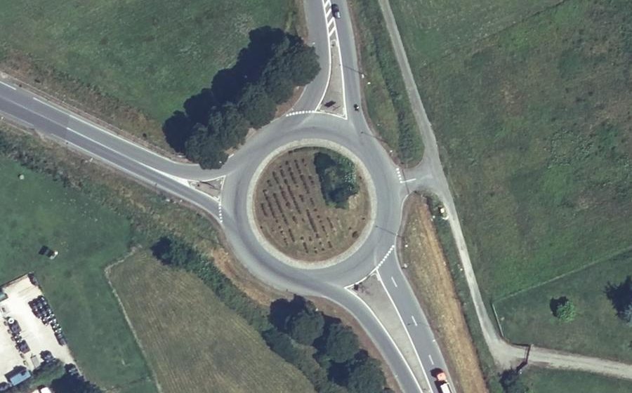Vue aérienne du Rond-point anonyme n°147703738