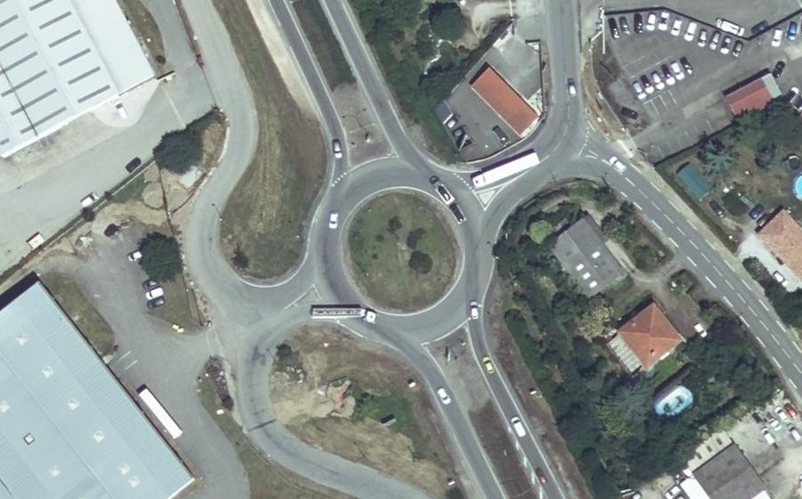 Vue aérienne du Rond-point anonyme n°147703745