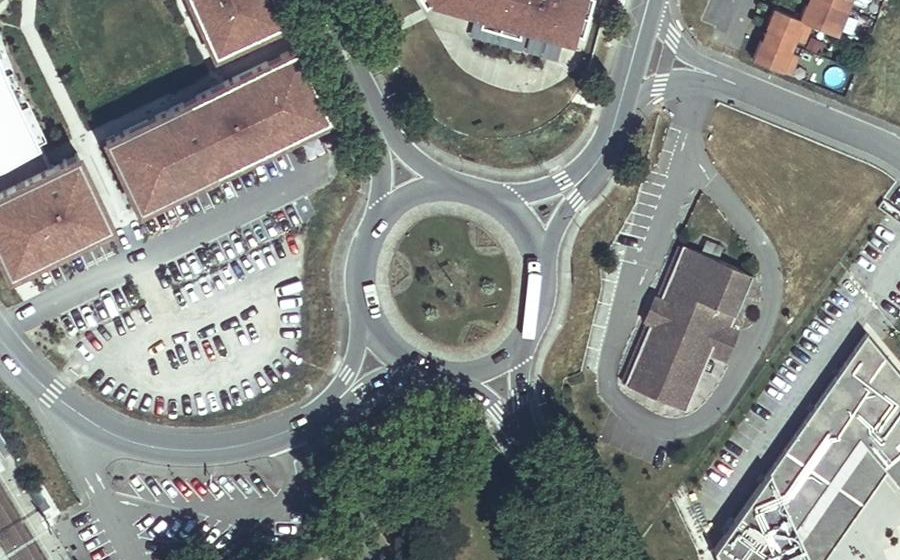 Vue aérienne du Rond-point anonyme n°147703753