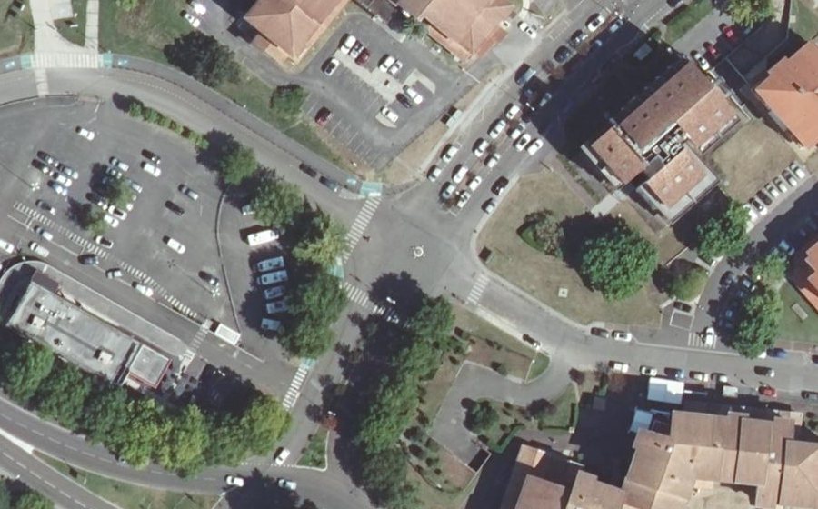 Vue aérienne du Rond-point anonyme n°147707885