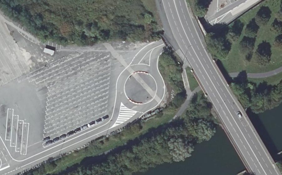 Vue aérienne du Rond-point anonyme n°147714158